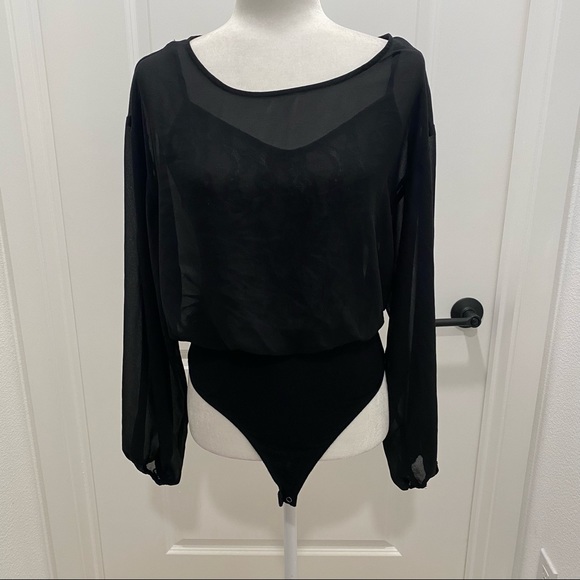 Forever 21 Tops - Forever21 long sleeve black lace bodysuit